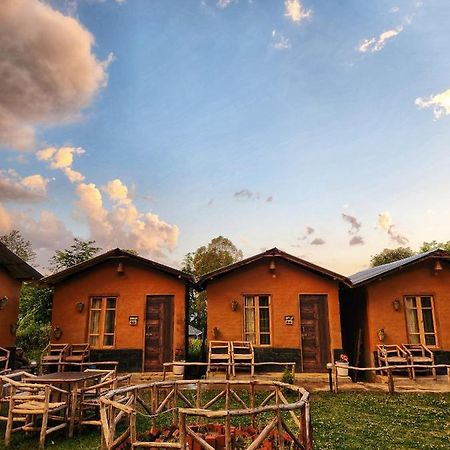 بيت شباب Monkey Mud House And Camps, Bir المظهر الخارجي الصورة