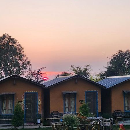 بيت شباب Monkey Mud House And Camps, Bir المظهر الخارجي الصورة