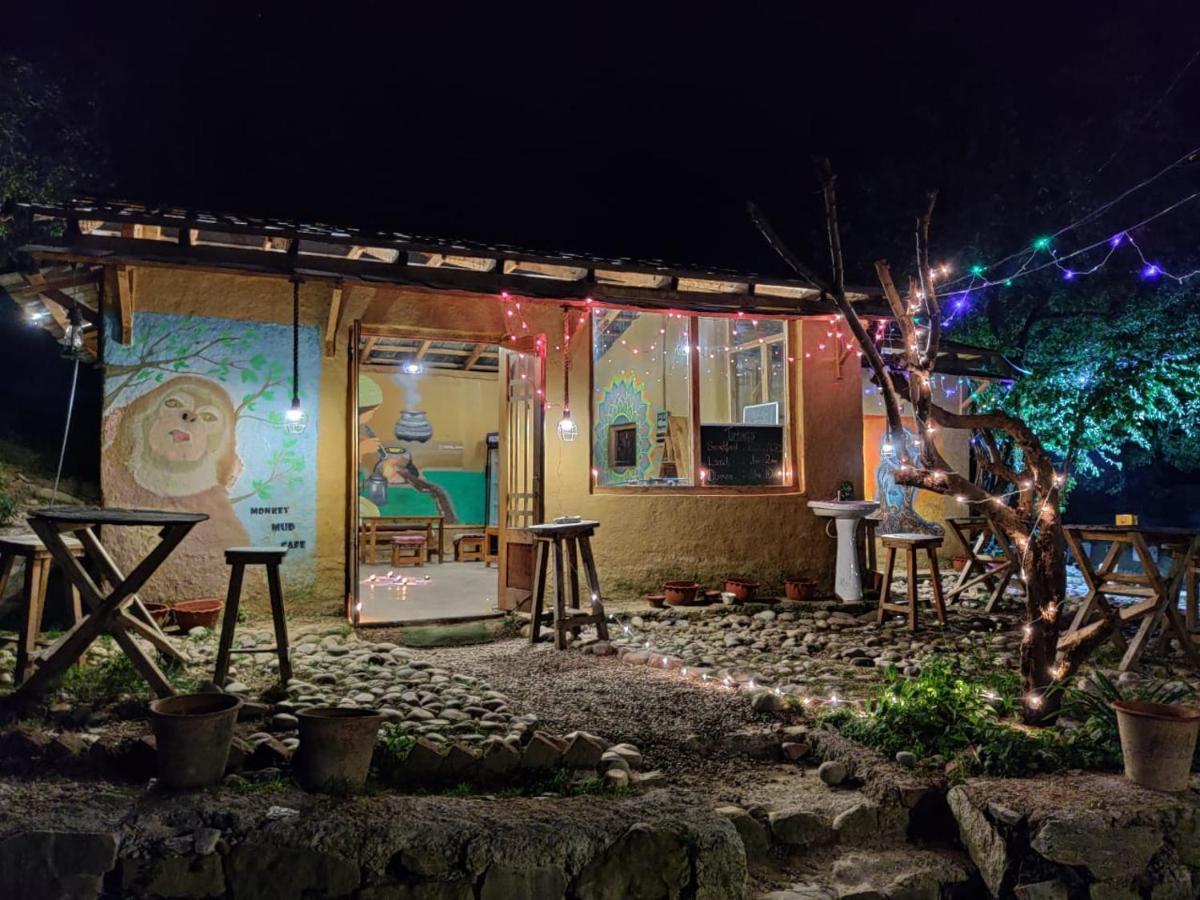 بيت شباب Monkey Mud House And Camps, Bir المظهر الخارجي الصورة