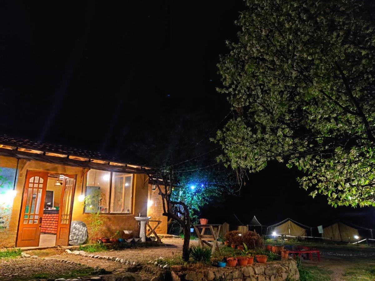 بيت شباب Monkey Mud House And Camps, Bir المظهر الخارجي الصورة