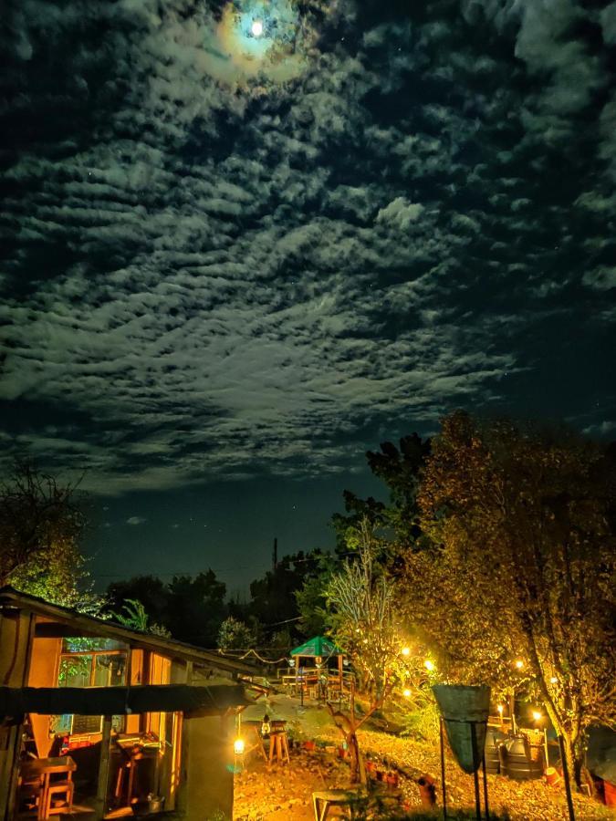 بيت شباب Monkey Mud House And Camps, Bir المظهر الخارجي الصورة