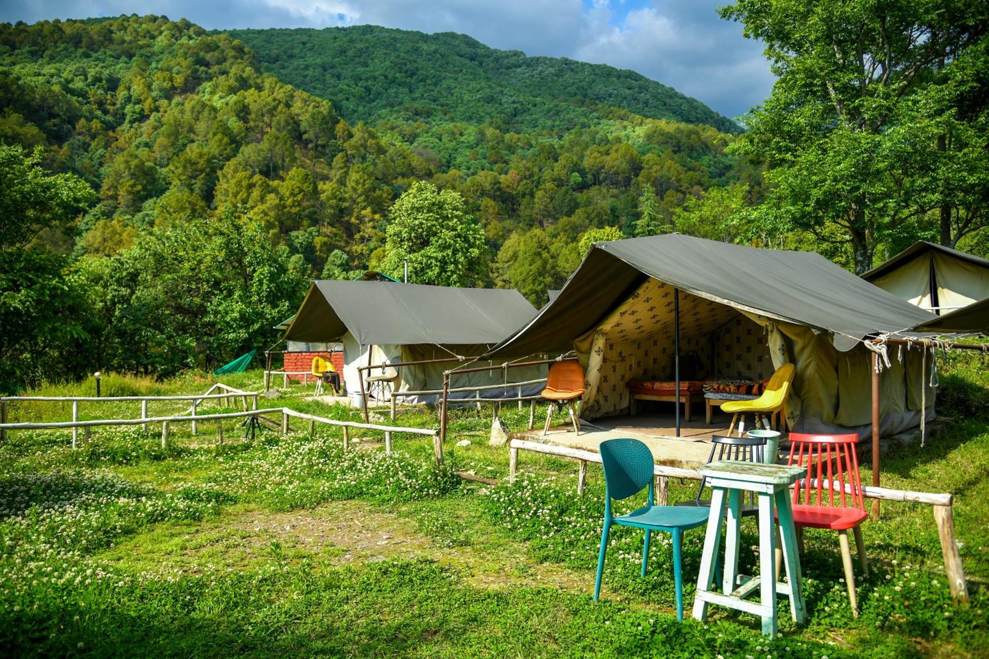 بيت شباب Monkey Mud House And Camps, Bir المظهر الخارجي الصورة