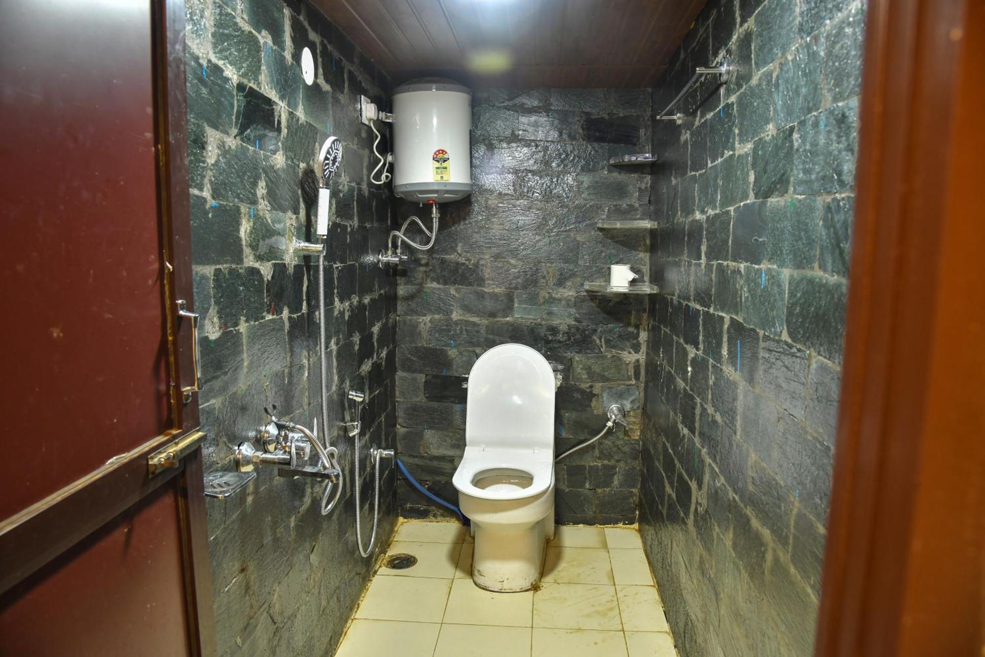 بيت شباب Monkey Mud House And Camps, Bir المظهر الخارجي الصورة