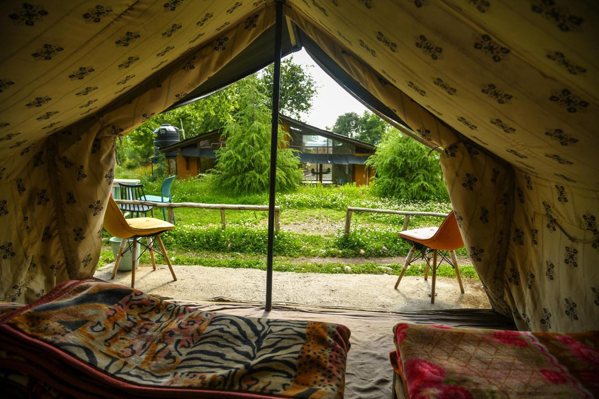 بيت شباب Monkey Mud House And Camps, Bir المظهر الخارجي الصورة