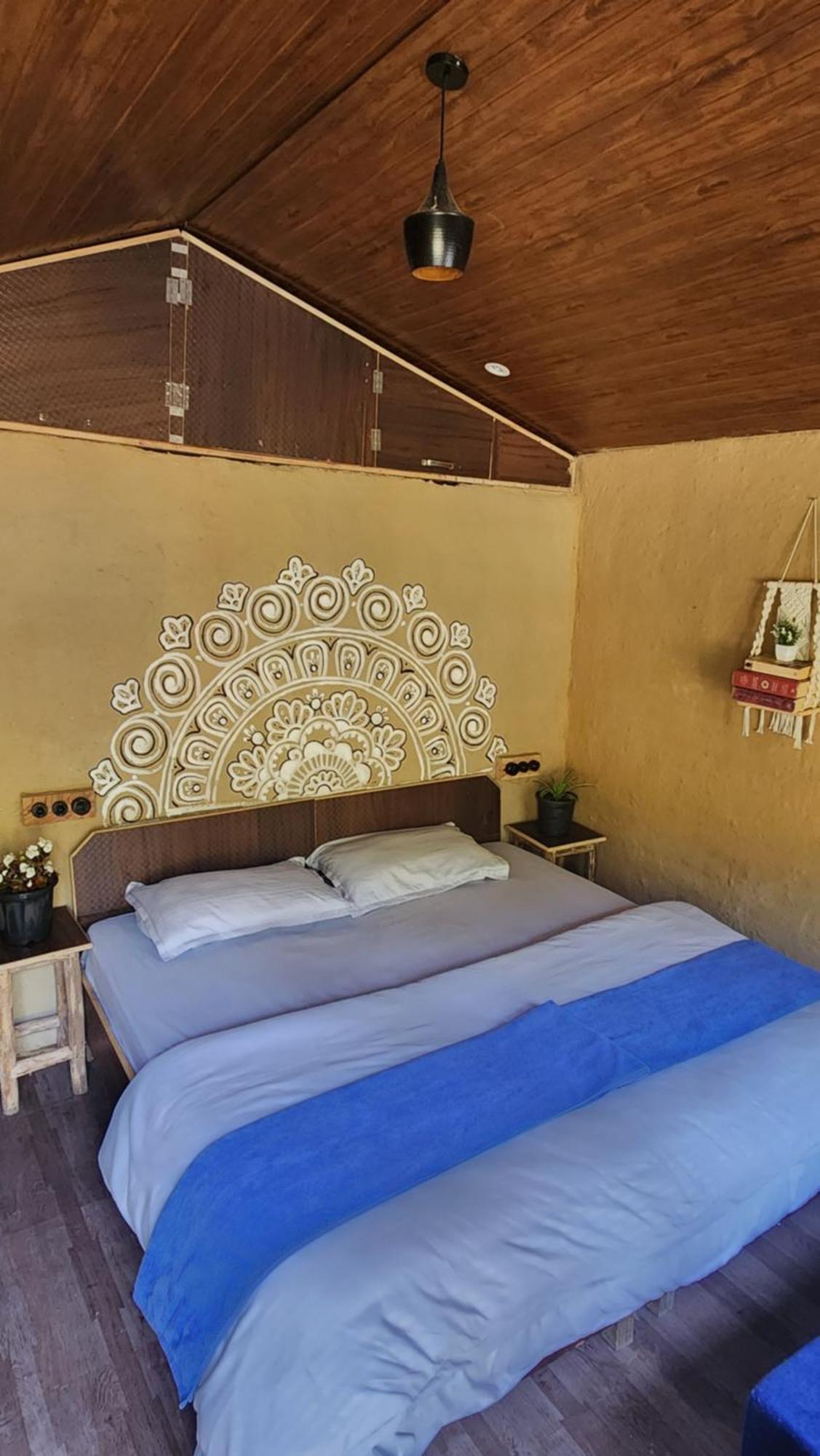 بيت شباب Monkey Mud House And Camps, Bir المظهر الخارجي الصورة